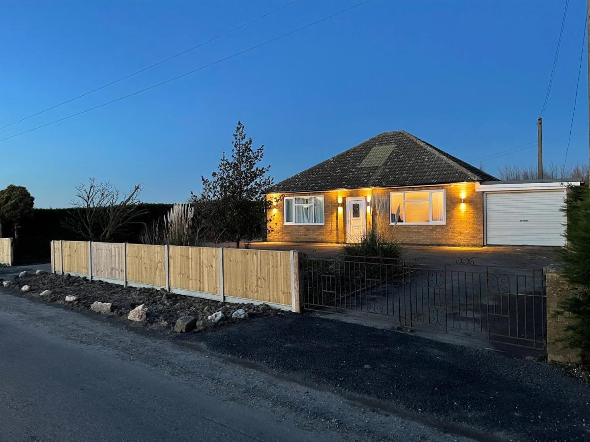 2 Bedroom Detached Bungalow With Hot Tub And Secure Garden And Parking - Pet Friendly On 7 Acres Of Land Boston Bagian luar foto